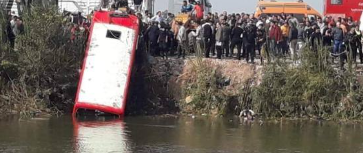 وفيات بانزلاق حافلة بالدقهلية في مصر